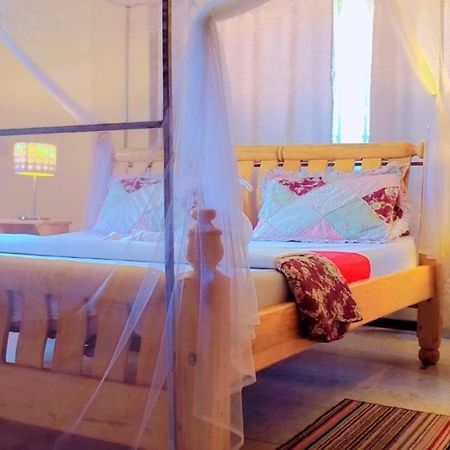 La Feve Beach Bed And Breakfast Entebbe 엔테베 외부 사진
