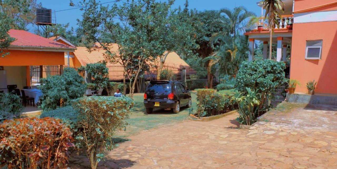 La Feve Beach Bed And Breakfast Entebbe 엔테베 외부 사진