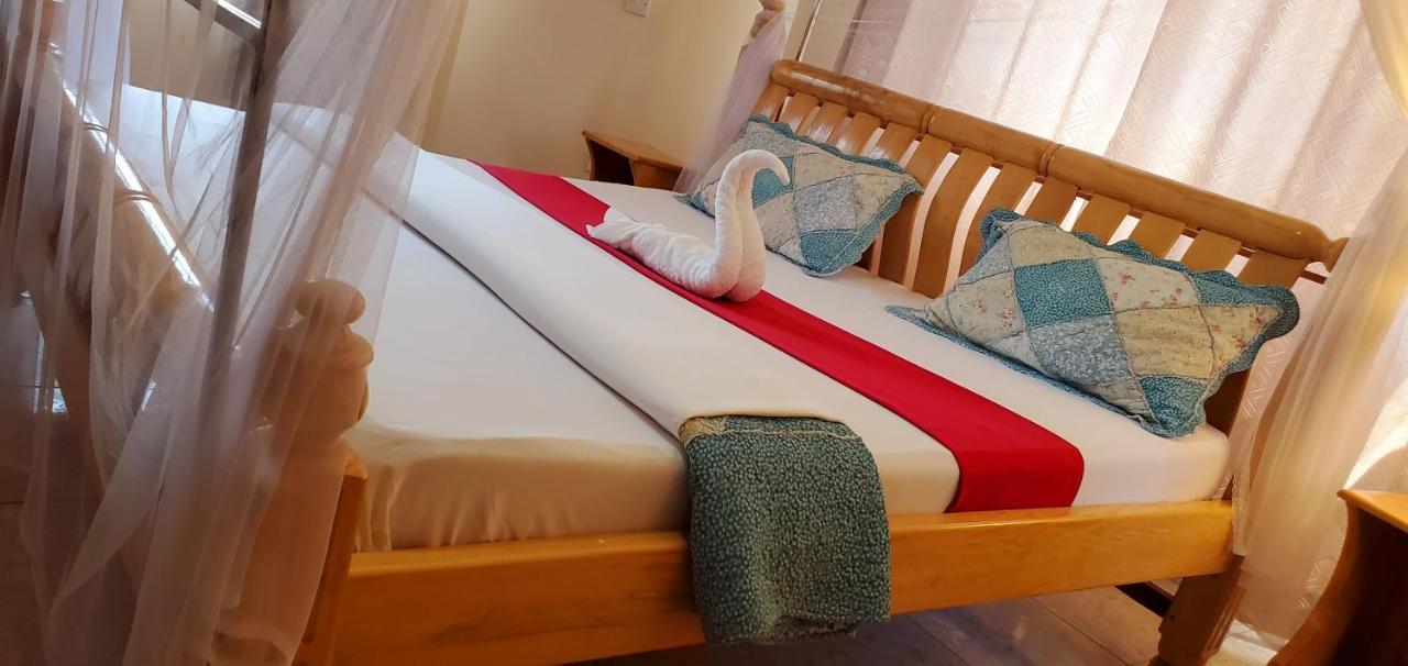 La Feve Beach Bed And Breakfast Entebbe 엔테베 외부 사진