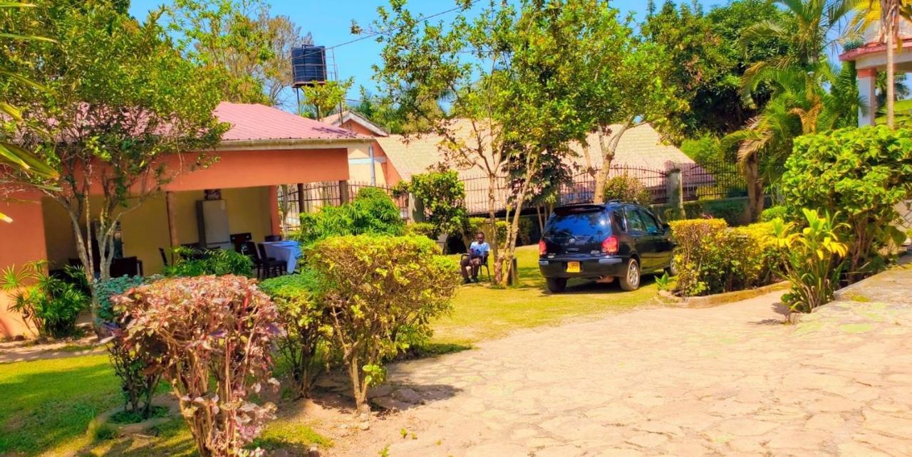 La Feve Beach Bed And Breakfast Entebbe 엔테베 외부 사진