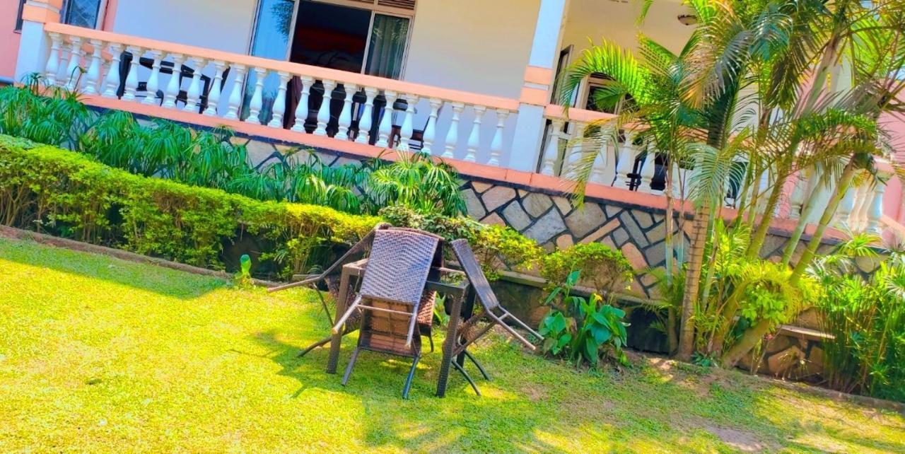 La Feve Beach Bed And Breakfast Entebbe 엔테베 외부 사진