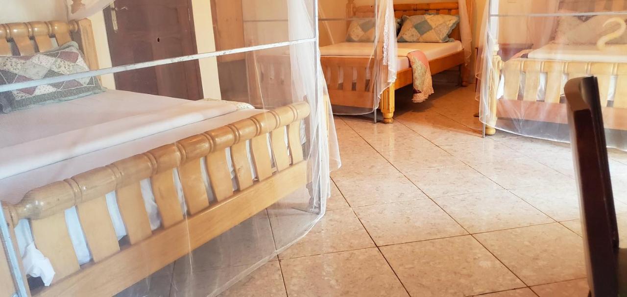 La Feve Beach Bed And Breakfast Entebbe 엔테베 외부 사진