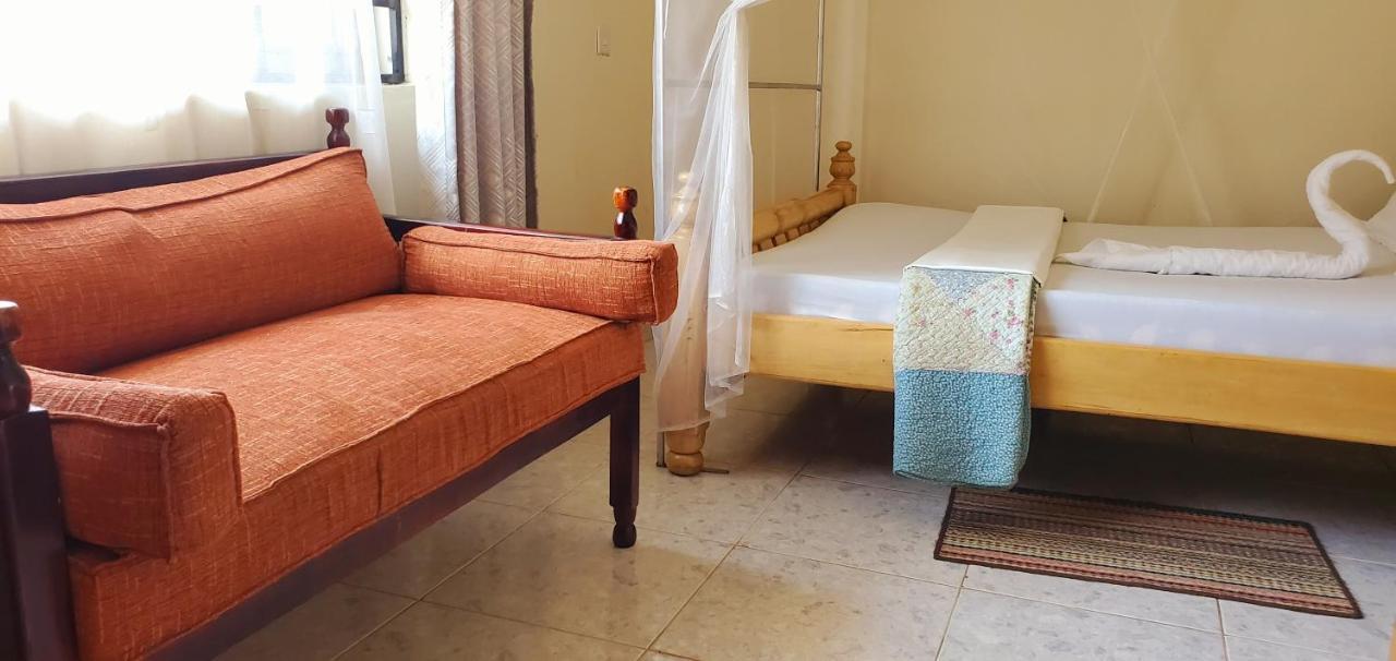 La Feve Beach Bed And Breakfast Entebbe 엔테베 외부 사진