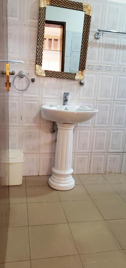La Feve Beach Bed And Breakfast Entebbe 엔테베 외부 사진