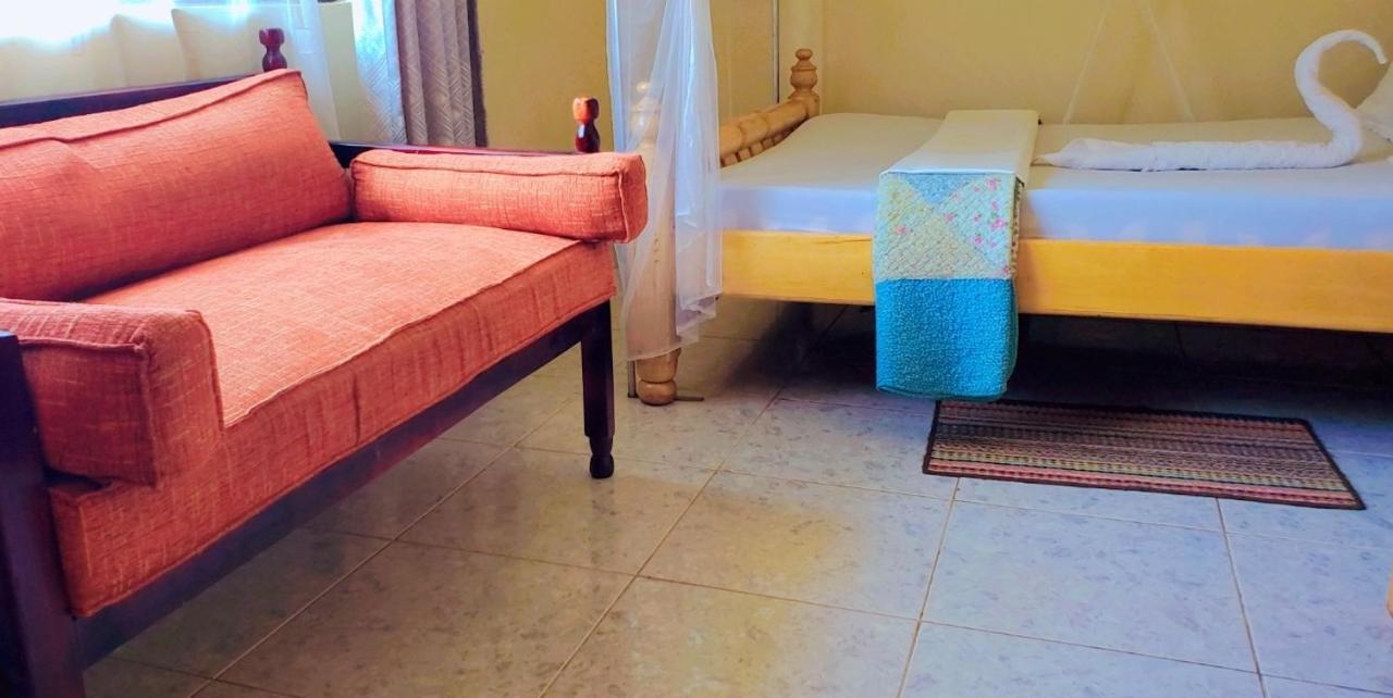 La Feve Beach Bed And Breakfast Entebbe 엔테베 외부 사진