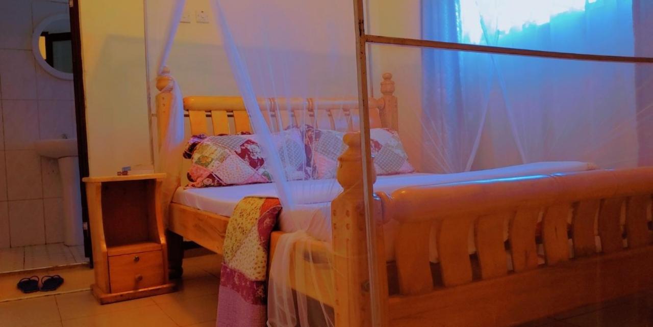 La Feve Beach Bed And Breakfast Entebbe 엔테베 외부 사진
