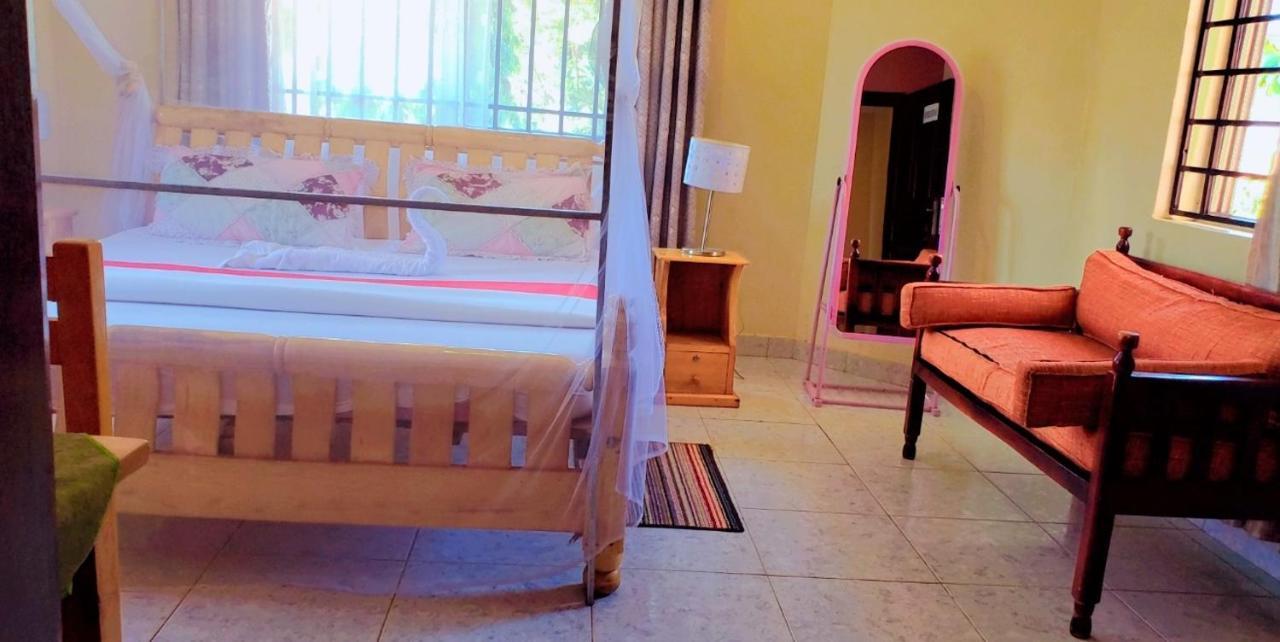 La Feve Beach Bed And Breakfast Entebbe 엔테베 외부 사진
