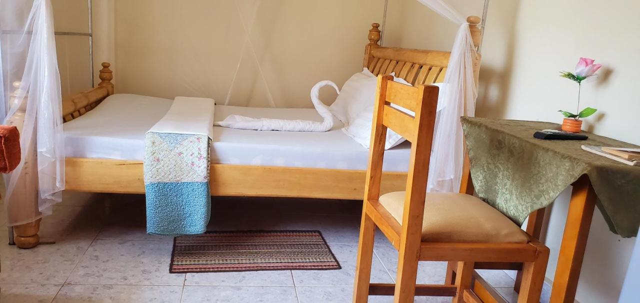 La Feve Beach Bed And Breakfast Entebbe 엔테베 외부 사진