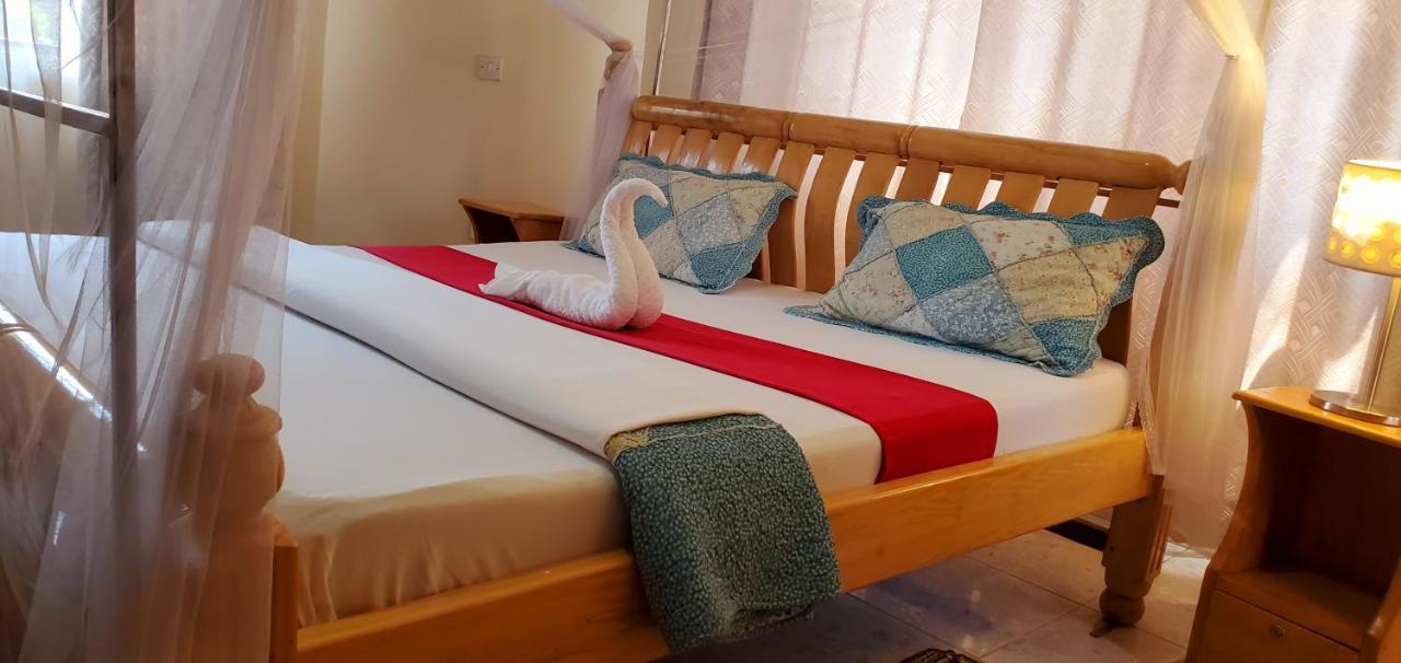 La Feve Beach Bed And Breakfast Entebbe 엔테베 외부 사진