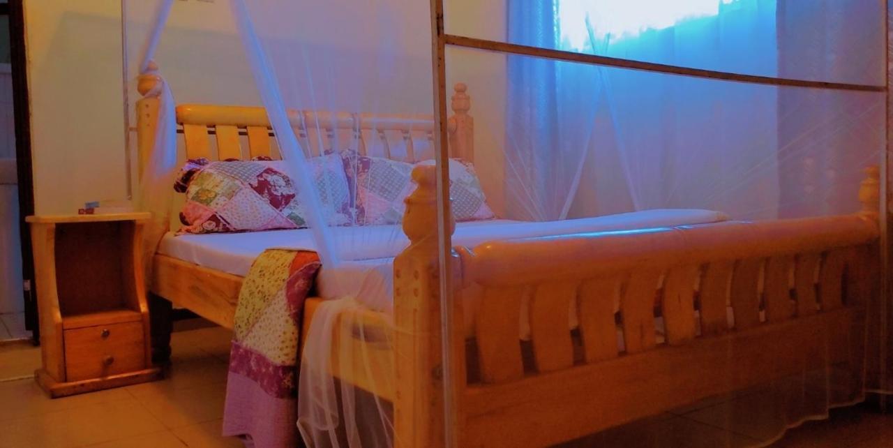La Feve Beach Bed And Breakfast Entebbe 엔테베 외부 사진