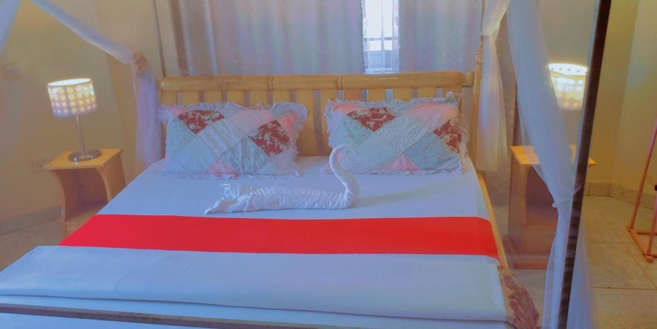 La Feve Beach Bed And Breakfast Entebbe 엔테베 외부 사진