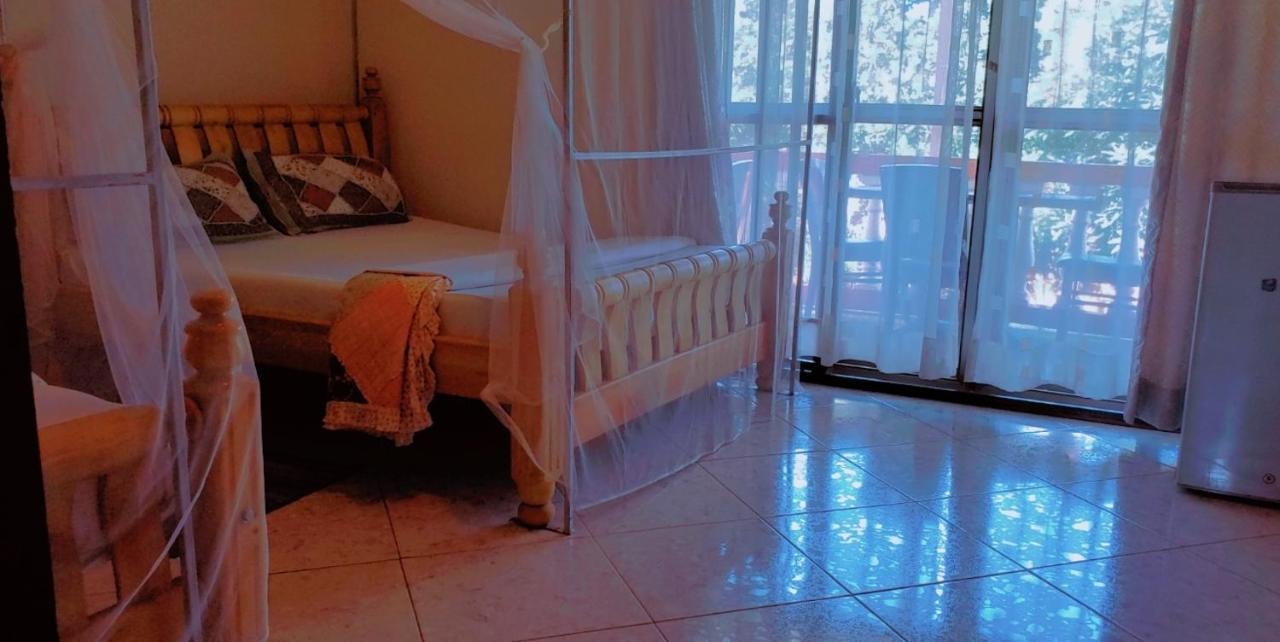 La Feve Beach Bed And Breakfast Entebbe 엔테베 외부 사진