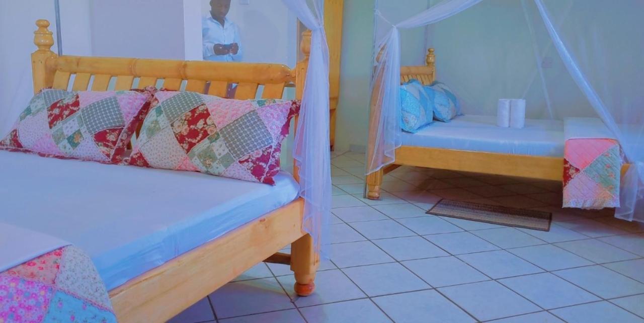 La Feve Beach Bed And Breakfast Entebbe 엔테베 외부 사진
