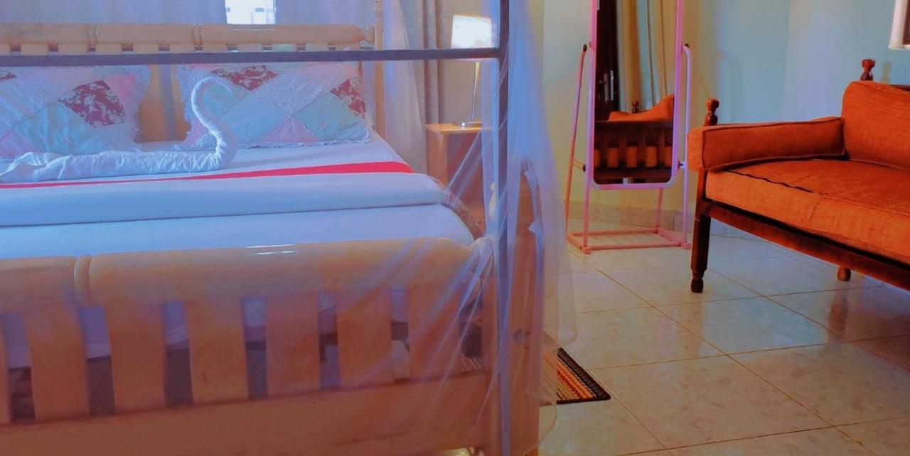 La Feve Beach Bed And Breakfast Entebbe 엔테베 외부 사진